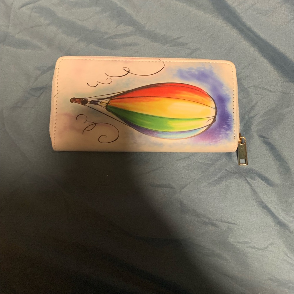 Hot air balloon zip around wallet